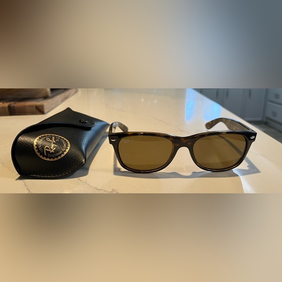 Ray-Ban Wayfarer Sunglasses - Picture 1 of 9